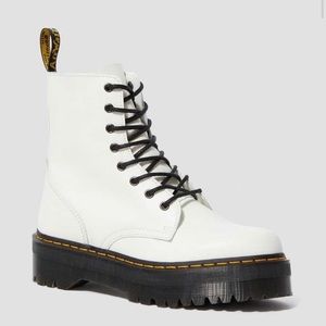 Dr. Martens 1460 WOMEN'S SMOOTH LEATHER BOOTS